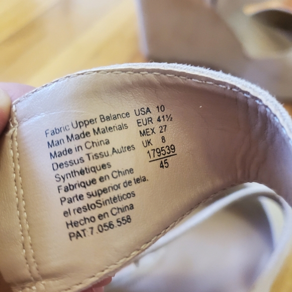 Christian Siriano size 10 Beige wedge heel sandals - Picture 4 of 4